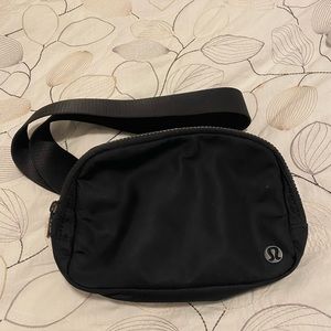 ORIGINAL Lululemon Everyday Belt Bag -1L